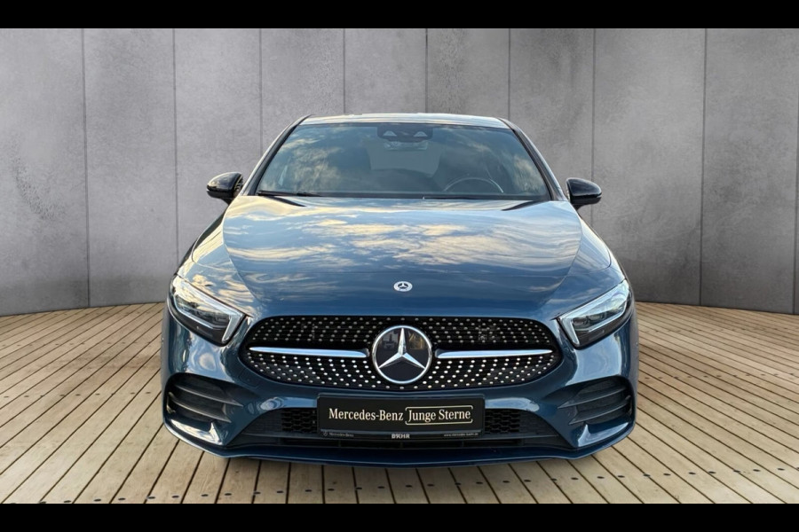Mercedes-Benz A-Klasse 250e AMG ** NIGHT, MBUX+, PANO, TREKH, HuD, 2-Zone CLIMA, 19-inch LMV,  ** 1e EIG - UNFALLFREI ** ** INFORMEER OOK NAAR ONZE AANTREKKELIJKE FINANCIAL-LEASE TARIEVEN **