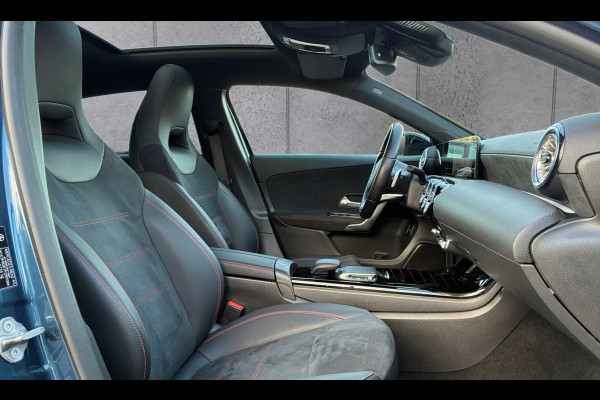 Mercedes-Benz A-Klasse 250e AMG ** NIGHT, MBUX+, PANO, TREKH, HuD, 2-Zone CLIMA, 19-inch LMV,  ** 1e EIG - UNFALLFREI ** ** INFORMEER OOK NAAR ONZE AANTREKKELIJKE FINANCIAL-LEASE TARIEVEN **