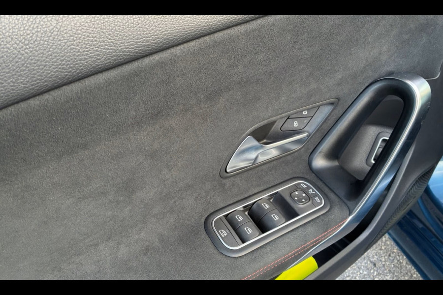 Mercedes-Benz A-Klasse 250e AMG ** NIGHT, MBUX+, PANO, TREKH, HuD, 2-Zone CLIMA, 19-inch LMV,  ** 1e EIG - UNFALLFREI ** ** INFORMEER OOK NAAR ONZE AANTREKKELIJKE FINANCIAL-LEASE TARIEVEN **