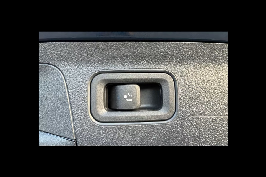 Mercedes-Benz A-Klasse 250e AMG ** NIGHT, MBUX+, PANO, TREKH, HuD, 2-Zone CLIMA, 19-inch LMV,  ** 1e EIG - UNFALLFREI ** ** INFORMEER OOK NAAR ONZE AANTREKKELIJKE FINANCIAL-LEASE TARIEVEN **