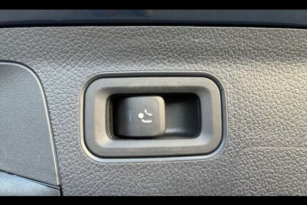 Mercedes-Benz A-Klasse 250e AMG ** NIGHT, MBUX+, PANO, TREKH, HuD, 2-Zone CLIMA, 19-inch LMV,  ** 1e EIG - UNFALLFREI ** ** INFORMEER OOK NAAR ONZE AANTREKKELIJKE FINANCIAL-LEASE TARIEVEN **