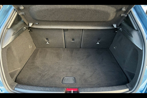 Mercedes-Benz A-Klasse 250e AMG ** NIGHT, MBUX+, PANO, TREKH, HuD, 2-Zone CLIMA, 19-inch LMV,  ** 1e EIG - UNFALLFREI ** ** INFORMEER OOK NAAR ONZE AANTREKKELIJKE FINANCIAL-LEASE TARIEVEN **