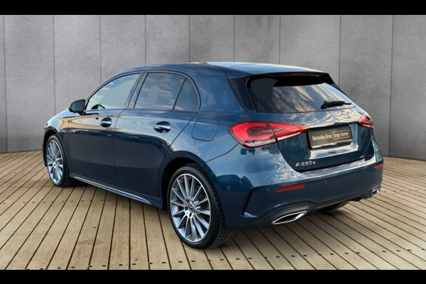 Mercedes-Benz A-Klasse 250e AMG ** NIGHT, MBUX+, PANO, TREKH, HuD, 2-Zone CLIMA, 19-inch LMV,  ** 1e EIG - UNFALLFREI ** ** INFORMEER OOK NAAR ONZE AANTREKKELIJKE FINANCIAL-LEASE TARIEVEN **