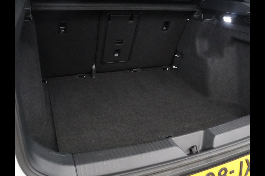Volkswagen ID.5 Pro 77 kWh | SOH 94,1% | Apple Carplay | LED | Navigatie | Parkeerhulp |