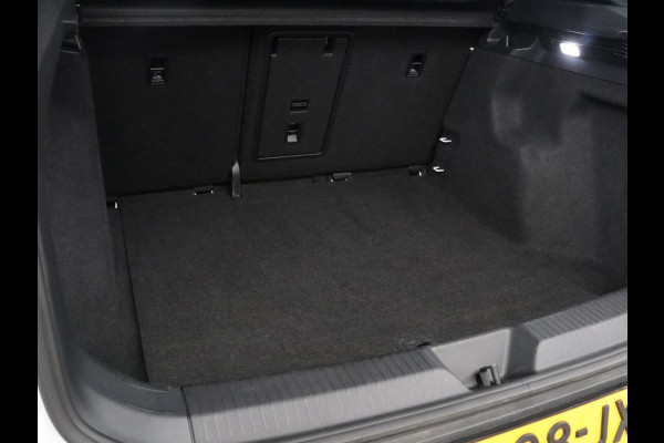 Volkswagen ID.5 Pro 77 kWh | SOH 94,1% | Apple Carplay | LED | Navigatie | Parkeerhulp |