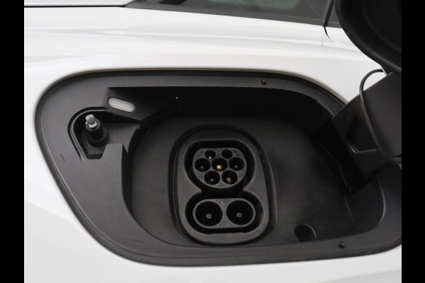 Volkswagen ID.5 Pro 77 kWh | SOH 94,1% | Apple Carplay | LED | Navigatie | Parkeerhulp |
