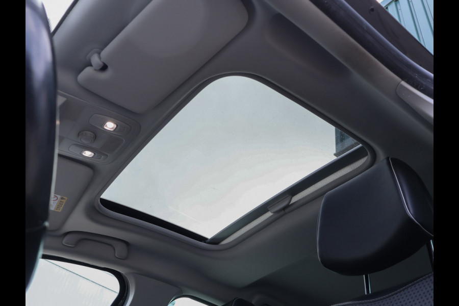 Renault Mégane Estate 1.3 TCe Bose (SCHUIFDAK,APPLE CARPLAY,NAVI,LEDER,SPORTSTOELEN,CAMERA,TREKHAAK,PDC,CRUISE,GETINT,NETTESTAAT)
