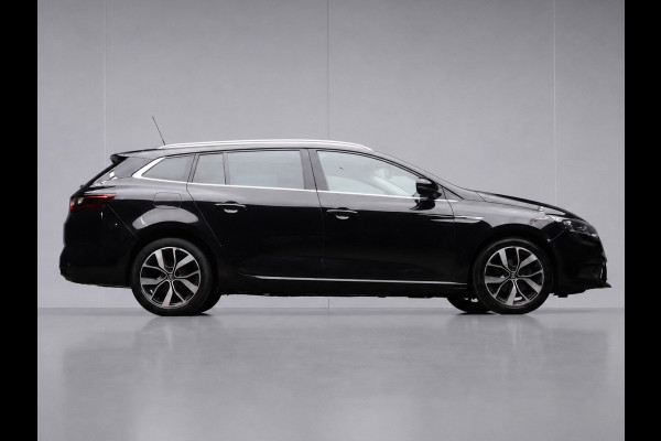 Renault Mégane Estate 1.3 TCe Bose (SCHUIFDAK,APPLE CARPLAY,NAVI,LEDER,SPORTSTOELEN,CAMERA,TREKHAAK,PDC,CRUISE,GETINT,NETTESTAAT)