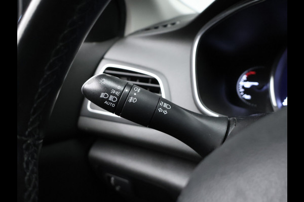 Renault Mégane Estate 1.3 TCe Bose (SCHUIFDAK,APPLE CARPLAY,NAVI,LEDER,SPORTSTOELEN,CAMERA,TREKHAAK,PDC,CRUISE,GETINT,NETTESTAAT)