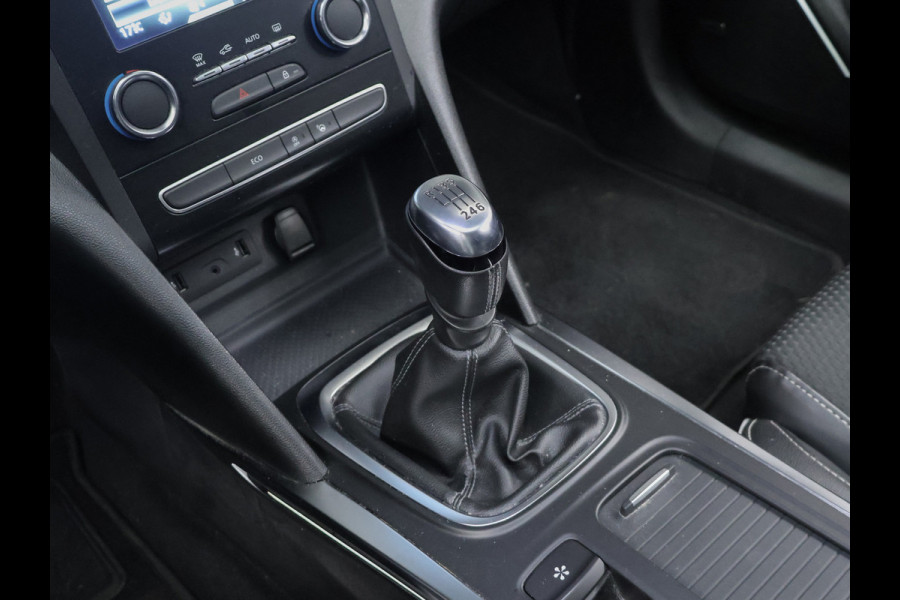Renault Mégane Estate 1.3 TCe Bose (SCHUIFDAK,APPLE CARPLAY,NAVI,LEDER,SPORTSTOELEN,CAMERA,TREKHAAK,PDC,CRUISE,GETINT,NETTESTAAT)