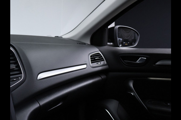 Renault Mégane Estate 1.3 TCe Bose (SCHUIFDAK,APPLE CARPLAY,NAVI,LEDER,SPORTSTOELEN,CAMERA,TREKHAAK,PDC,CRUISE,GETINT,NETTESTAAT)