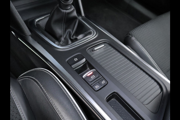 Renault Mégane Estate 1.3 TCe Bose (SCHUIFDAK,APPLE CARPLAY,NAVI,LEDER,SPORTSTOELEN,CAMERA,TREKHAAK,PDC,CRUISE,GETINT,NETTESTAAT)