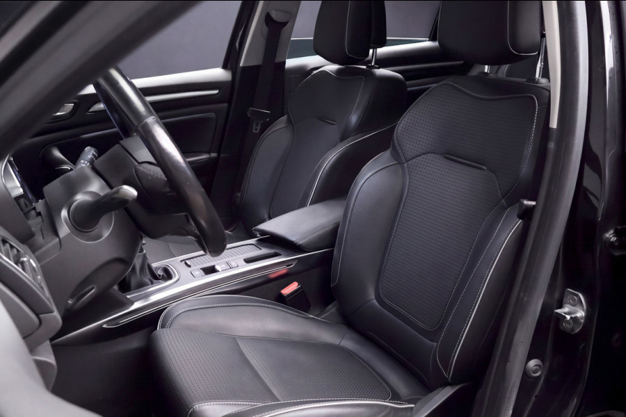 Renault Mégane Estate 1.3 TCe Bose (SCHUIFDAK,APPLE CARPLAY,NAVI,LEDER,SPORTSTOELEN,CAMERA,TREKHAAK,PDC,CRUISE,GETINT,NETTESTAAT)