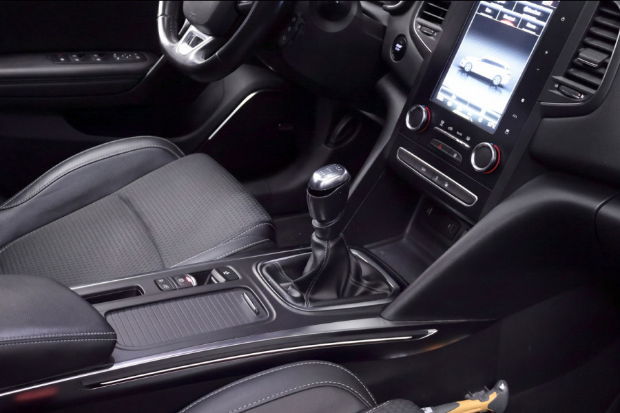 Renault Mégane Estate 1.3 TCe Bose (SCHUIFDAK,APPLE CARPLAY,NAVI,LEDER,SPORTSTOELEN,CAMERA,TREKHAAK,PDC,CRUISE,GETINT,NETTESTAAT)