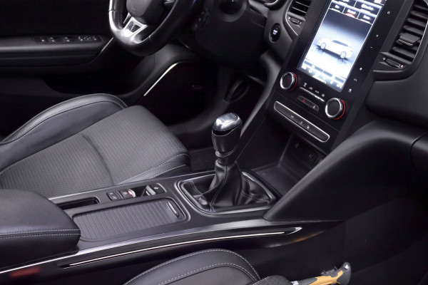 Renault Mégane Estate 1.3 TCe Bose (SCHUIFDAK,APPLE CARPLAY,NAVI,LEDER,SPORTSTOELEN,CAMERA,TREKHAAK,PDC,CRUISE,GETINT,NETTESTAAT)