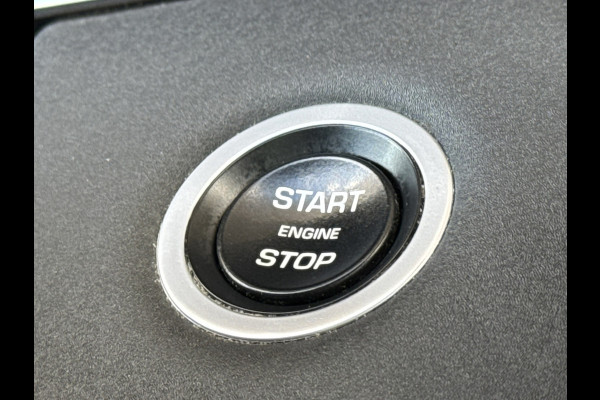 Land Rover Range Rover Evoque 2.0 P200 AWD R-Dynamic HSE 2x Memory Carplay Camera Panorama All season banden