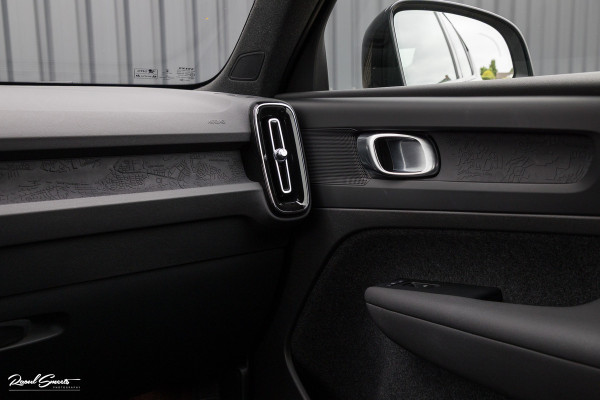 Volvo XC40 Recharge Plus 70 kWh | Adaptieve cruise | Blis | Metallic | Full-LED |