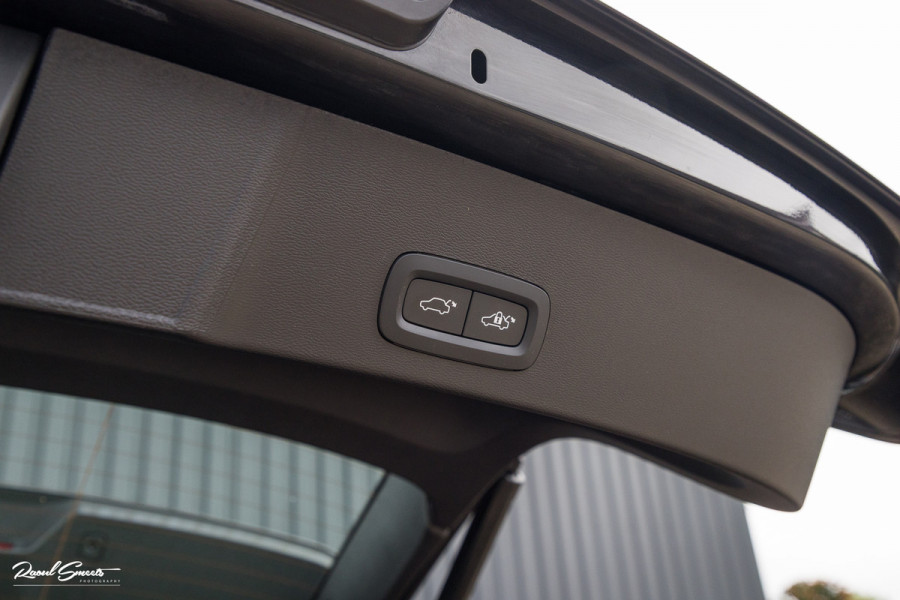 Volvo XC40 Recharge Plus 70 kWh | Adaptieve cruise | Blis | Metallic | Full-LED |