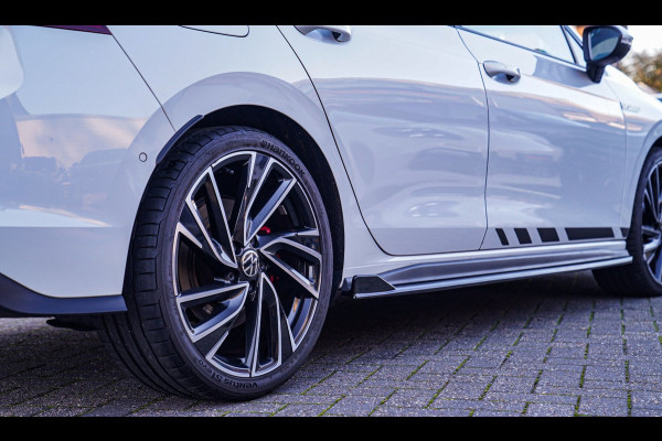 Volkswagen Golf 2.0 TSI GTI | Panorama Schuif/kanteldak | Clubsport | IQ Light | Stuurwiel verwarming | Lane Assist | Camera |