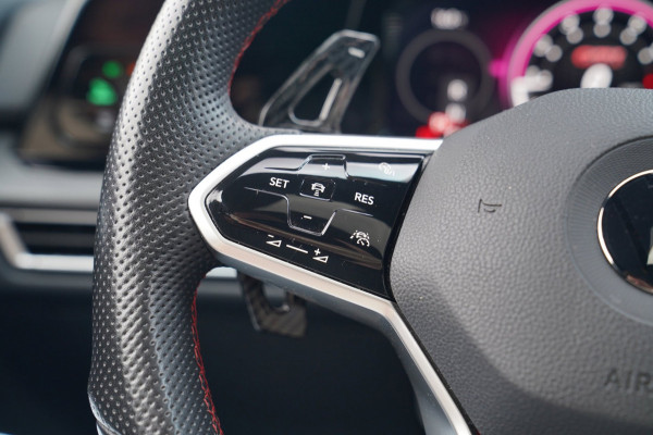 Volkswagen Golf 2.0 TSI GTI | Panorama Schuif/kanteldak | Clubsport | IQ Light | Stuurwiel verwarming | Lane Assist | Camera |