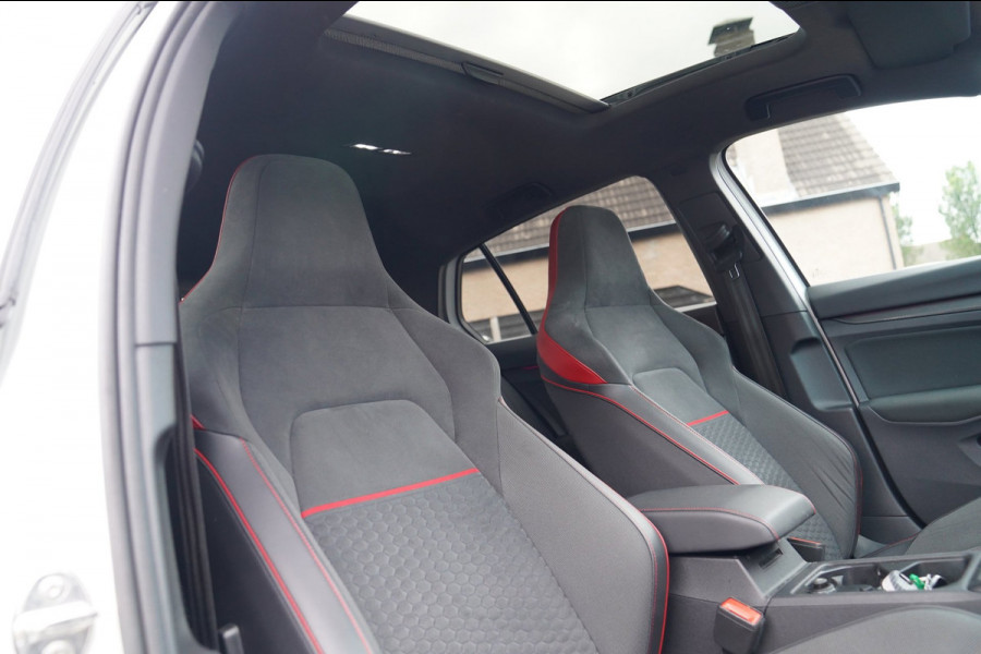 Volkswagen Golf 2.0 TSI GTI | Panorama Schuif/kanteldak | Clubsport | IQ Light | Stuurwiel verwarming | Lane Assist | Camera |