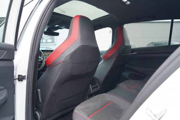 Volkswagen Golf 2.0 TSI GTI | Panorama Schuif/kanteldak | Clubsport | IQ Light | Stuurwiel verwarming | Lane Assist | Camera |