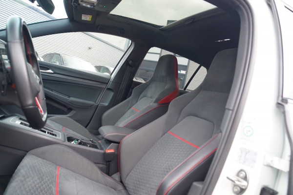 Volkswagen Golf 2.0 TSI GTI | Panorama Schuif/kanteldak | Clubsport | IQ Light | Stuurwiel verwarming | Lane Assist | Camera |
