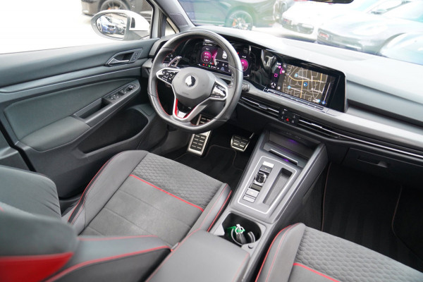Volkswagen Golf 2.0 TSI GTI | Panorama Schuif/kanteldak | Clubsport | IQ Light | Stuurwiel verwarming | Lane Assist | Camera |