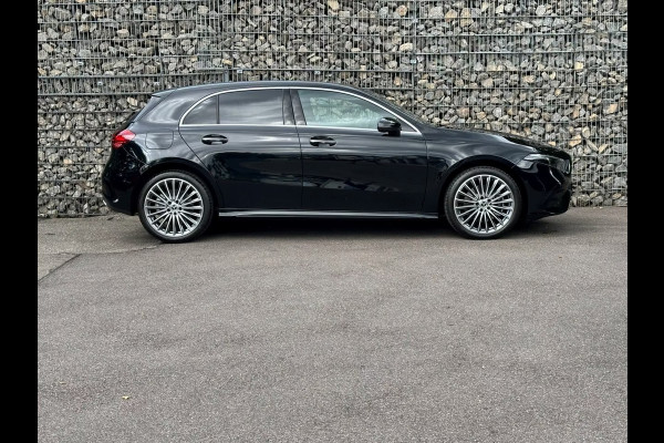 Mercedes-Benz A-Klasse 250 e AMG ** HIGH LED, NAVI+, PANO, CAMERA, KEYLESS, SPIEGEL, 19-inch LMV ** Nw - UNFALLFREI ** ** INFORMEER OOK NAAR ONZE AANTREKKELIJKE FINANCIAL-LEASE TARIEVEN **