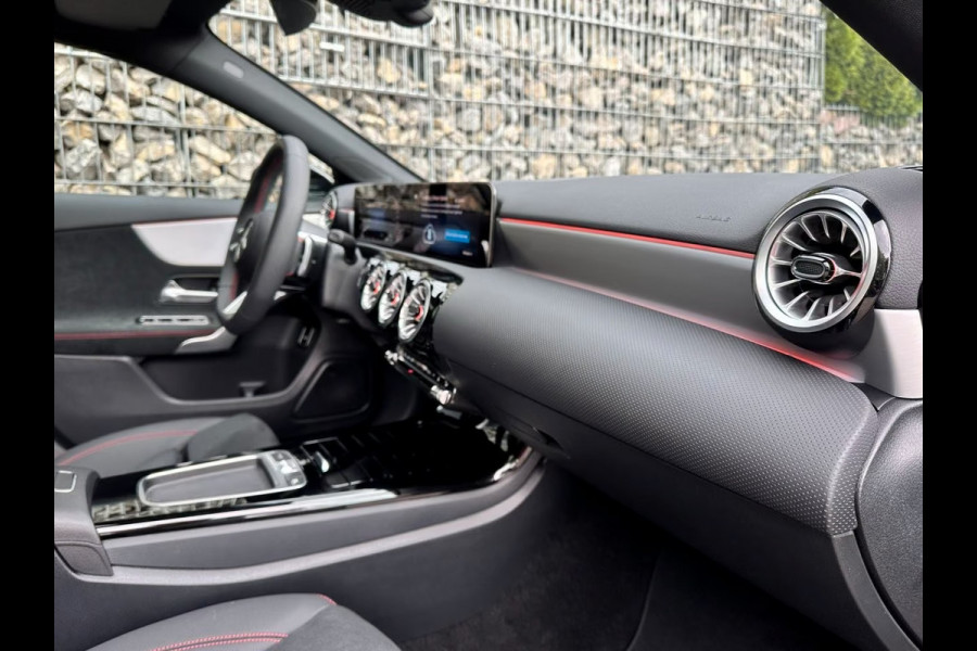 Mercedes-Benz A-Klasse 250 e AMG ** HIGH LED, NAVI+, PANO, CAMERA, KEYLESS, SPIEGEL, 19-inch LMV ** Nw - UNFALLFREI ** ** INFORMEER OOK NAAR ONZE AANTREKKELIJKE FINANCIAL-LEASE TARIEVEN **