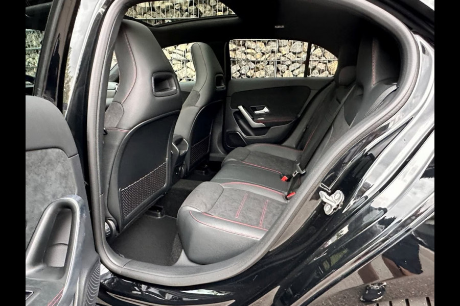 Mercedes-Benz A-Klasse 250 e AMG ** HIGH LED, NAVI+, PANO, CAMERA, KEYLESS, SPIEGEL, 19-inch LMV ** Nw - UNFALLFREI ** ** INFORMEER OOK NAAR ONZE AANTREKKELIJKE FINANCIAL-LEASE TARIEVEN **