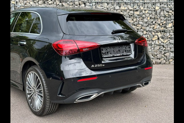 Mercedes-Benz A-Klasse 250 e AMG ** HIGH LED, NAVI+, PANO, CAMERA, KEYLESS, SPIEGEL, 19-inch LMV ** Nw - UNFALLFREI ** ** INFORMEER OOK NAAR ONZE AANTREKKELIJKE FINANCIAL-LEASE TARIEVEN **