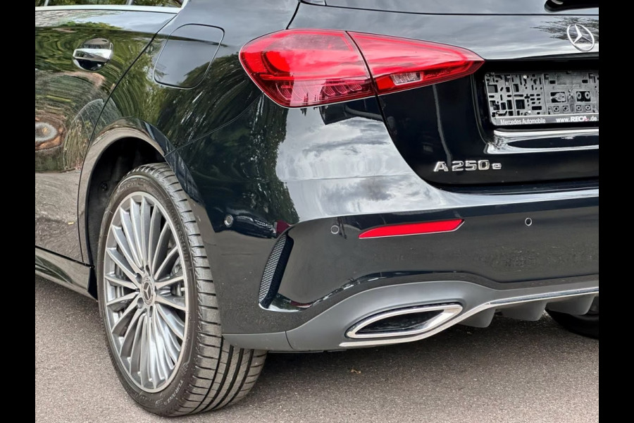 Mercedes-Benz A-Klasse 250 e AMG ** HIGH LED, NAVI+, PANO, CAMERA, KEYLESS, SPIEGEL, 19-inch LMV ** Nw - UNFALLFREI ** ** INFORMEER OOK NAAR ONZE AANTREKKELIJKE FINANCIAL-LEASE TARIEVEN **