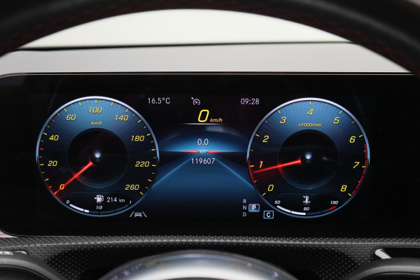 Mercedes-Benz A-Klasse 180 Business Solution AMG Panoramadak, Memory-Stoelen, Camera, Virtual Cockpit, Sfeerverlichting, LED, 18''