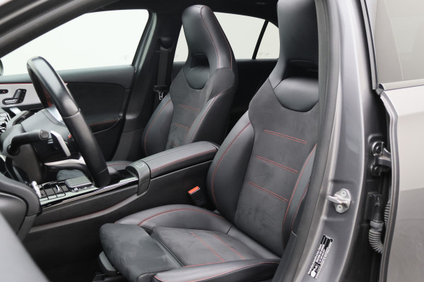 Mercedes-Benz A-Klasse 180 Business Solution AMG Panoramadak, Memory-Stoelen, Camera, Virtual Cockpit, Sfeerverlichting, LED, 18''