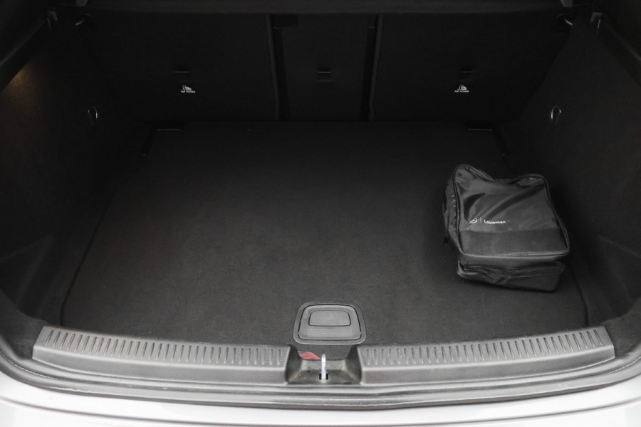 Mercedes-Benz A-Klasse 180 Business Solution AMG Panoramadak, Memory-Stoelen, Camera, Virtual Cockpit, Sfeerverlichting, LED, 18''