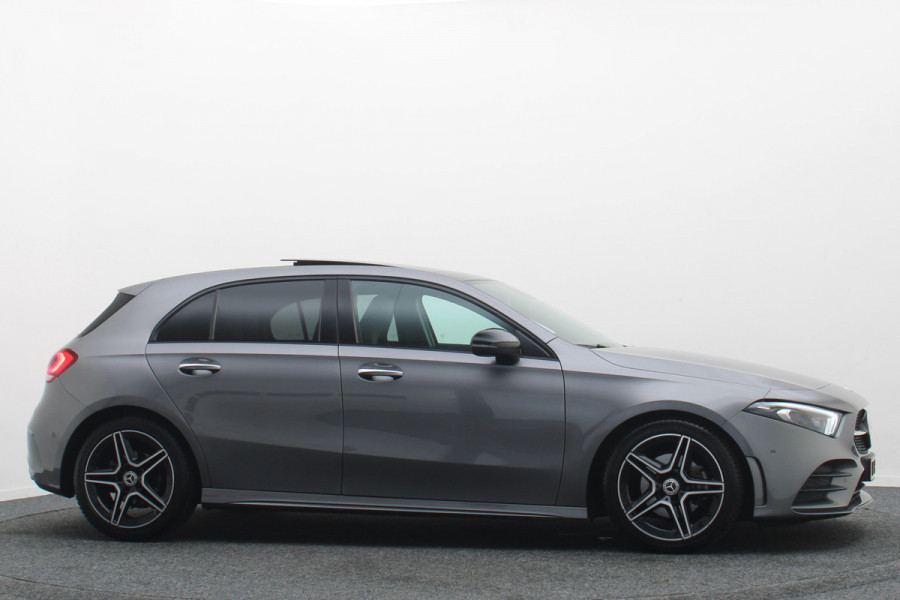 Mercedes-Benz A-Klasse 180 Business Solution AMG Panoramadak, Memory-Stoelen, Camera, Virtual Cockpit, Sfeerverlichting, LED, 18''