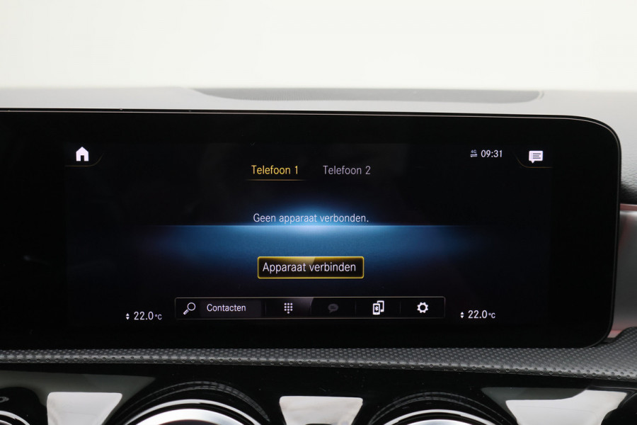 Mercedes-Benz A-Klasse 180 Business Solution AMG Panoramadak, Memory-Stoelen, Camera, Virtual Cockpit, Sfeerverlichting, LED, 18''
