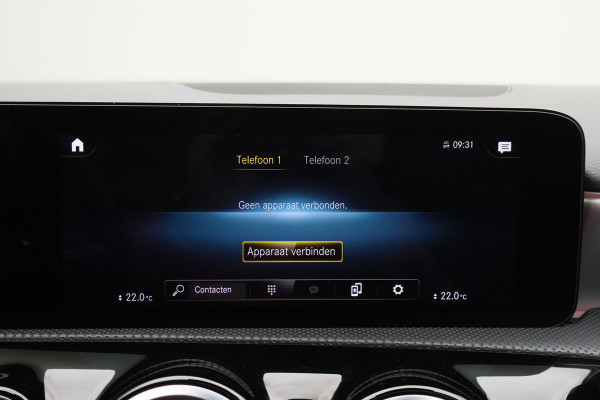 Mercedes-Benz A-Klasse 180 Business Solution AMG Panoramadak, Memory-Stoelen, Camera, Virtual Cockpit, Sfeerverlichting, LED, 18''