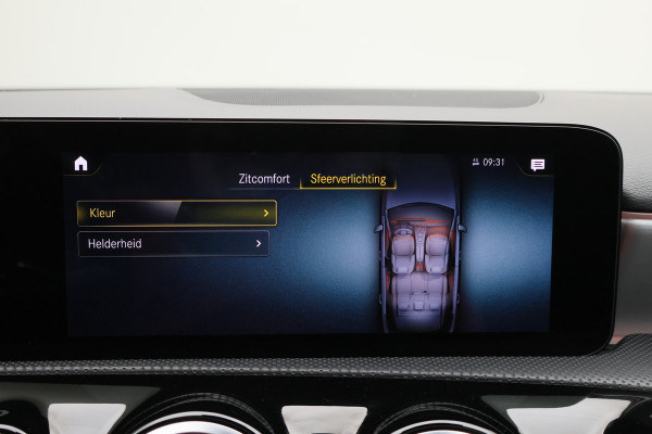 Mercedes-Benz A-Klasse 180 Business Solution AMG Panoramadak, Memory-Stoelen, Camera, Virtual Cockpit, Sfeerverlichting, LED, 18''