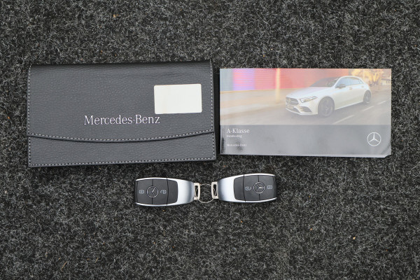 Mercedes-Benz A-Klasse 180 Business Solution AMG Panoramadak, Memory-Stoelen, Camera, Virtual Cockpit, Sfeerverlichting, LED, 18''