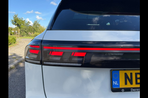 Volkswagen Tiguan 1.5 eHybrid R-Line Edition |IQ.Light |Panorama dak | Lichtmetalen Velgen 20"| Plug-in |Trekhaak| Stoelverwarming