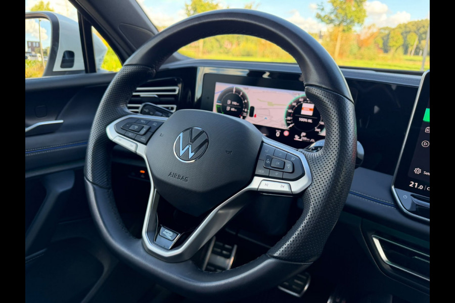 Volkswagen Tiguan 1.5 eHybrid R-Line Edition |IQ.Light |Panorama dak | Lichtmetalen Velgen 20"| Plug-in |Trekhaak| Stoelverwarming