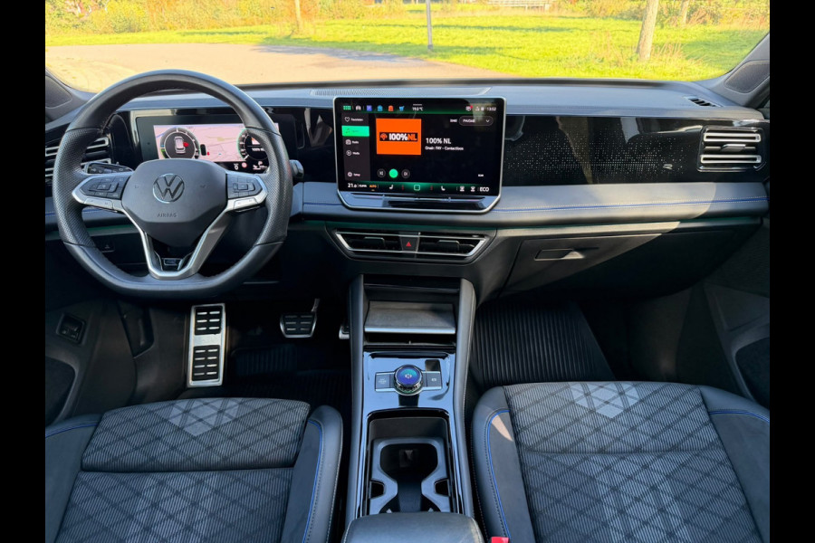 Volkswagen Tiguan 1.5 eHybrid R-Line Edition |IQ.Light |Panorama dak | Lichtmetalen Velgen 20"| Plug-in |Trekhaak| Stoelverwarming