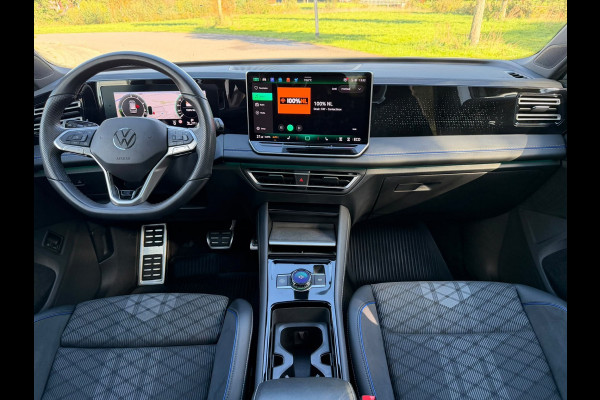 Volkswagen Tiguan 1.5 eHybrid R-Line Edition |IQ.Light |Panorama dak | Lichtmetalen Velgen 20"| Plug-in |Trekhaak| Stoelverwarming