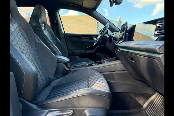 Volkswagen Tiguan 1.5 eHybrid R-Line Edition |IQ.Light |Panorama dak | Lichtmetalen Velgen 20"| Plug-in |Trekhaak| Stoelverwarming
