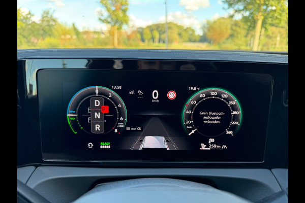 Volkswagen Tiguan 1.5 eHybrid R-Line Edition |IQ.Light |Panorama dak | Lichtmetalen Velgen 20"| Plug-in |Trekhaak| Stoelverwarming
