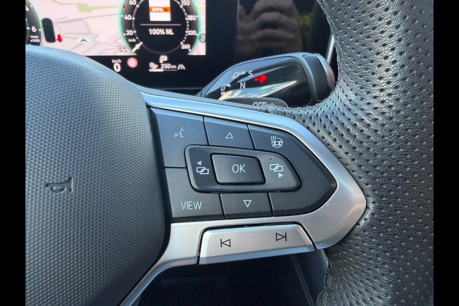 Volkswagen Tiguan 1.5 eHybrid R-Line Edition |IQ.Light |Panorama dak | Lichtmetalen Velgen 20"| Plug-in |Trekhaak| Stoelverwarming