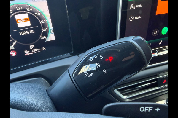 Volkswagen Tiguan 1.5 eHybrid R-Line Edition |IQ.Light |Panorama dak | Lichtmetalen Velgen 20"| Plug-in |Trekhaak| Stoelverwarming
