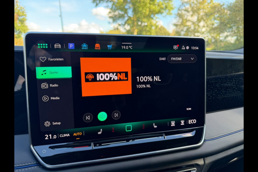 Volkswagen Tiguan 1.5 eHybrid R-Line Edition |IQ.Light |Panorama dak | Lichtmetalen Velgen 20"| Plug-in |Trekhaak| Stoelverwarming